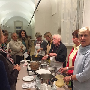 Suppenkochen von fast vergessenen Rezepten